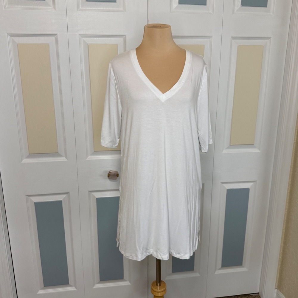Torrid Super Soft White V-Neck Side Slit Tunic Tee Shirt Size 00 M L 10 19156429